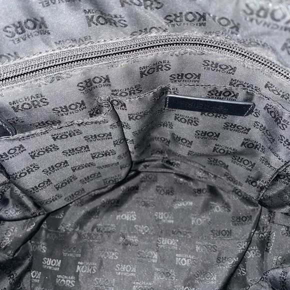 Black Michaels Kors tote handbag with pockets on the sides. - Picture 6 of 6